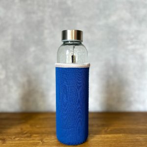 Staklena Sportska Boca sa Neopren Navlakom 500 ml plava